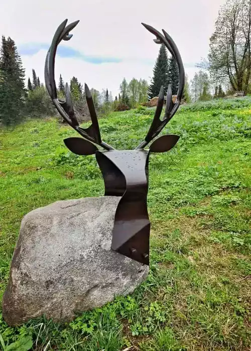 Олень из металла