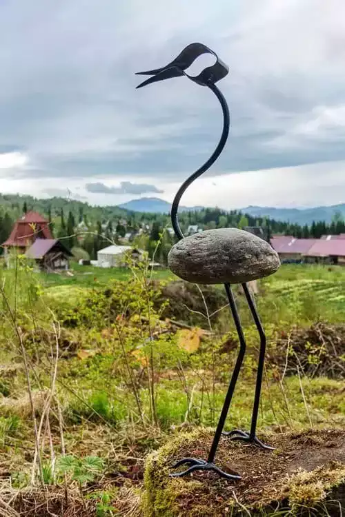Цапля из камня и металла
